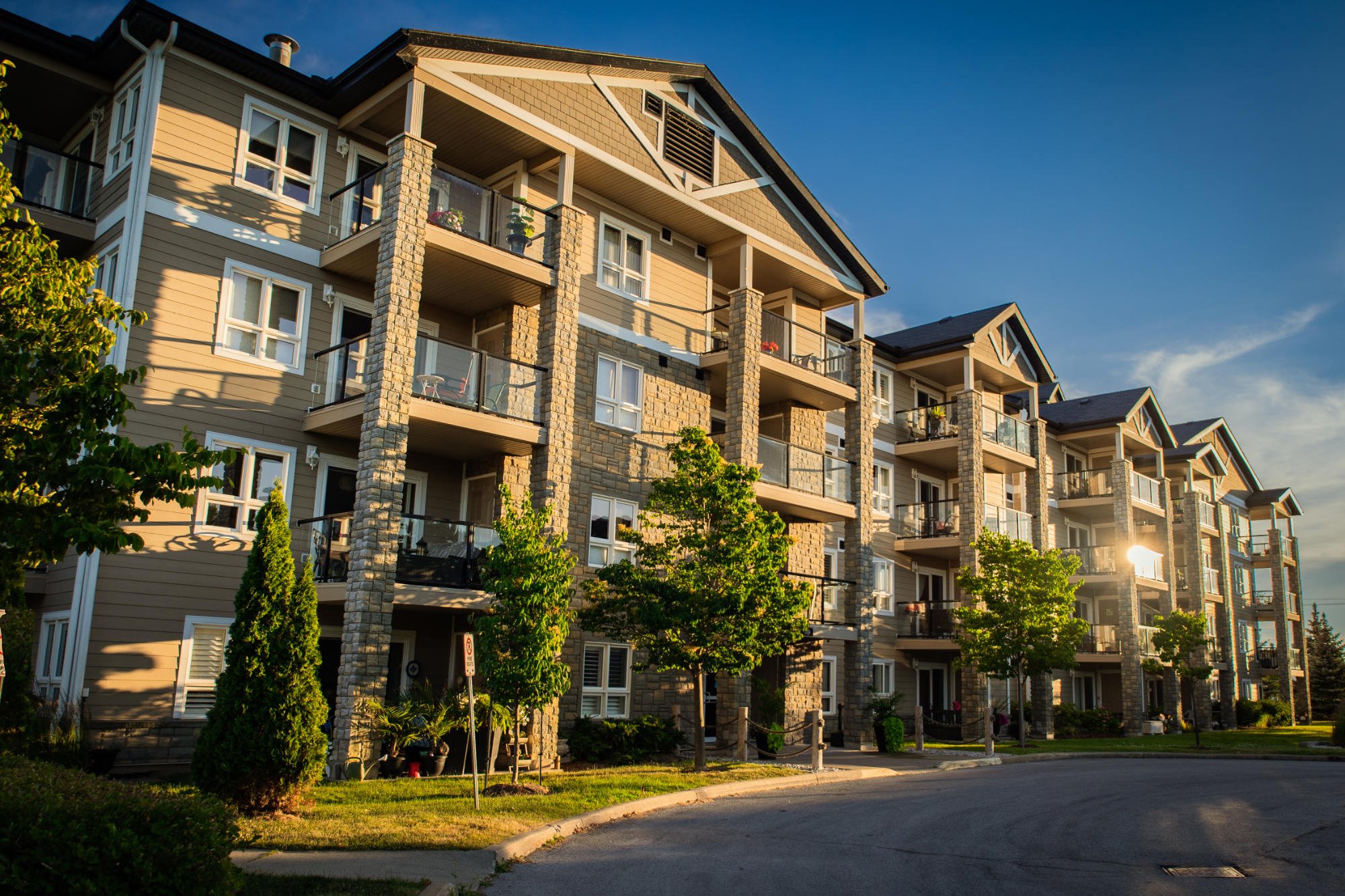 Modern Brutalist Residential House - Design Thoughts Architects